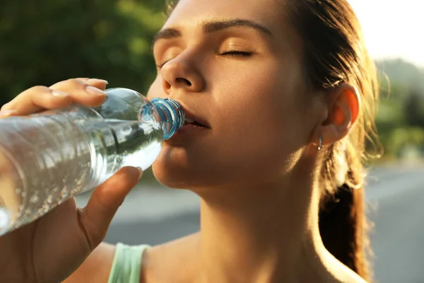 Young Woman Drinking Water Outdoors Hot Summer Day Closeup Refreshing — Stock Photo, Image