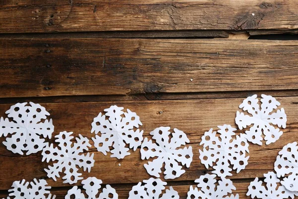 Viele Papierschneeflocken Auf Hölzernem Hintergrund Flach Liegend Raum Für Text — Stockfoto