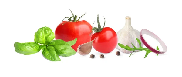 Fresh Ripe Tomatoes Garlic Onion Basil Arugula Peppercorns White Background — Stockfoto
