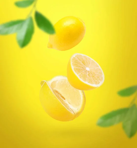 Fresh Ripe Lemons Green Leaves Yellow Background — Fotografia de Stock