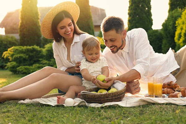 Happy Family Having Picnic Garden Sunny Day — Stock Fotó