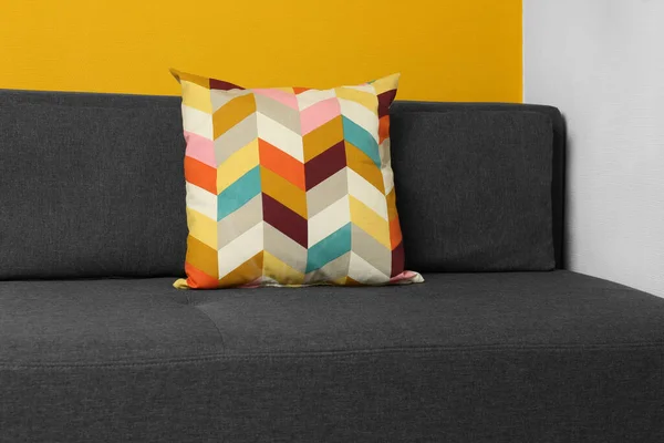 Stylish Grey Sofa Bright Cushion Room — 스톡 사진
