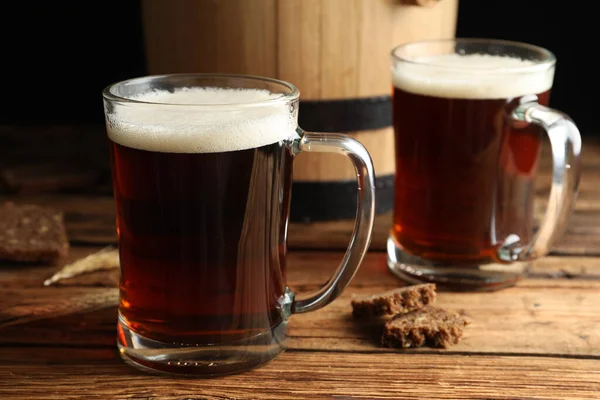 Heerlijk Kvass Brood Spikes Houten Tafel — Stockfoto