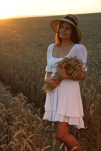 Beautiful Young Woman Bunch Wheat Ears Field Sunny Day — Photo