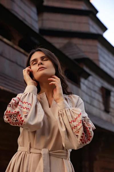 Beautiful Woman Wearing Embroidered Dress Old Wooden Church Village Ukrainian — Stock Fotó