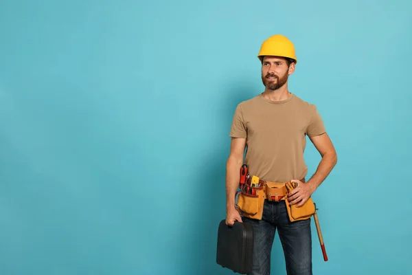 Professional Builder Hard Hat Tool Belt Light Blue Background Space — Stok fotoğraf