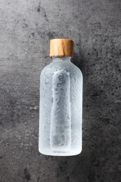 Bottle Cosmetic Product Wet Grey Background Top View — Stock Photo, Image