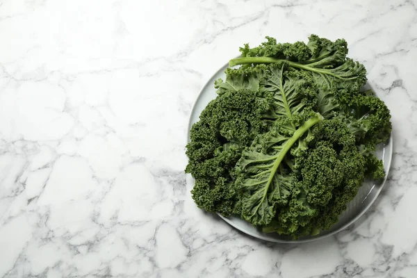 Fresh Kale Leaves White Marble Table Top View Space Text — Stockfoto