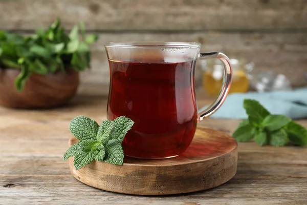 Cup Hot Aromatic Tea Mint Wooden Table — Stock Photo, Image