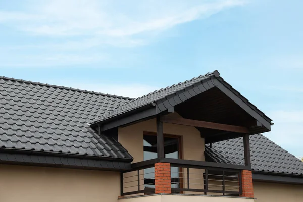 Beautiful House Grey Roof Blue Sky — Stockfoto