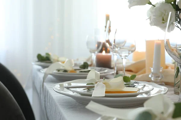 Festliche Tischdekoration Mit Schönem Blumendekor Restaurant Platz Für Text — Stockfoto