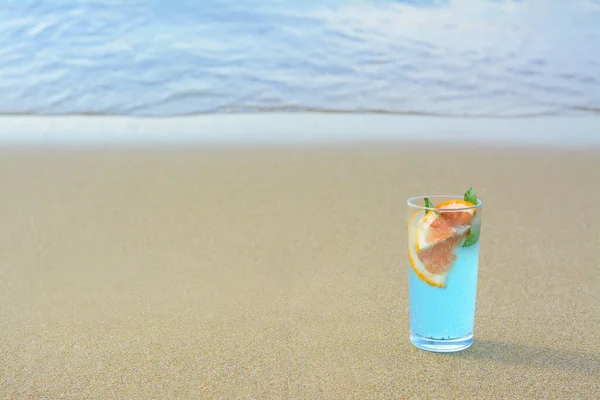Glass Refreshing Drink Grapefruit Mint Sandy Beach Sea Space Text — Stockfoto