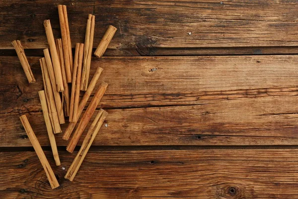 Aromatische Kaneelstokjes Houten Tafel Plat Gelegd Ruimte Voor Tekst — Stockfoto