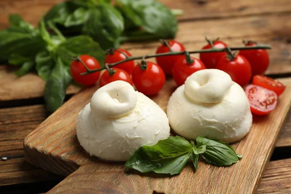 Delicious Burrata Cheese Basil Cherry Tomatoes Wooden Table Closeup — 스톡 사진