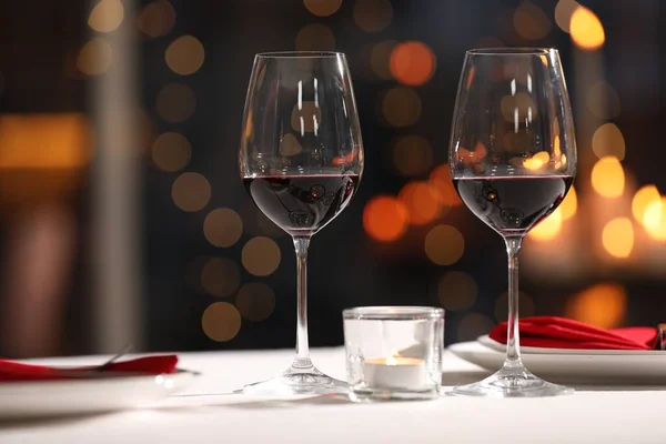 Asztalbeállítás Romantikus Vacsorához Étteremben — Stock Fotó