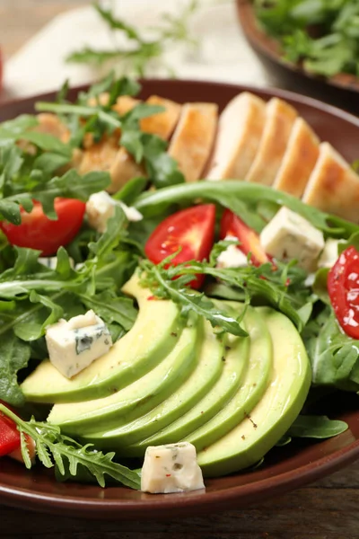 Delicious Salad Chicken Arugula Avocado Bowl Closeup — Stok fotoğraf