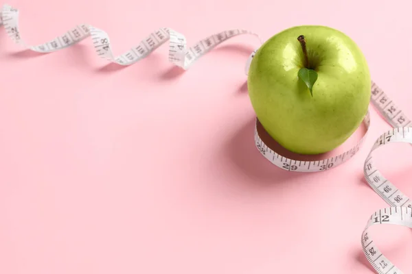 Fresh Green Apple Measuring Tape Pink Background Space Text — Fotografia de Stock