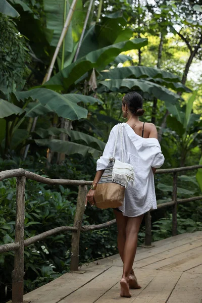 Young Woman Walking Green Tropical Park Back View — Fotografia de Stock