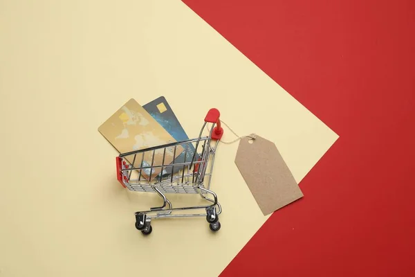 Shopping Cart Credit Cards Sale Tag Color Background Flat Lay — Stock fotografie