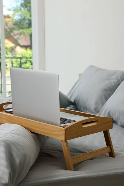 Wooden Tray Table Laptop Bed Indoors — Fotografia de Stock