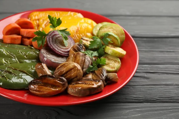 Délicieux Légumes Grillés Sur Table Bois Gris Gros Plan — Photo