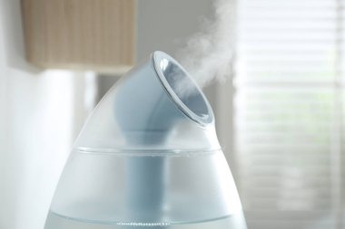 Modern hava nemlendirici evde, yakın görüş