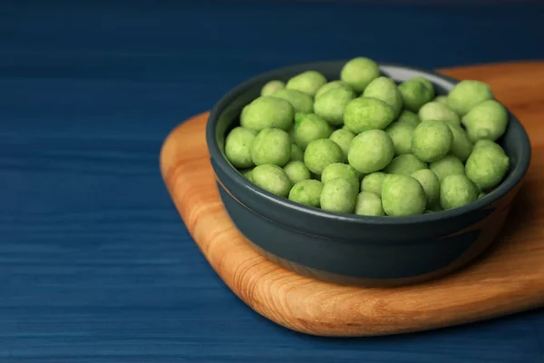 Tasty Wasabi Coated Peanuts Bowl Blue Wooden Table Closeup Space — Fotografia de Stock