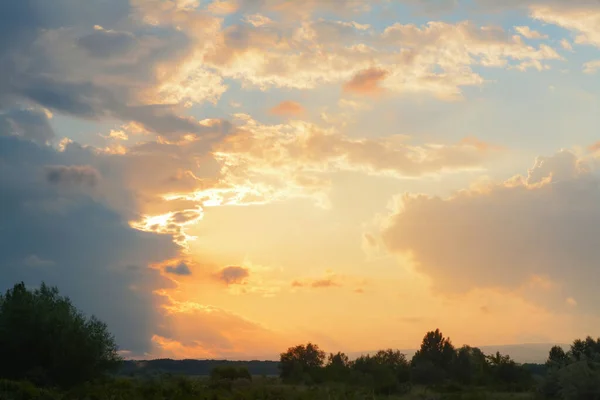 Malerischer Blick Auf Die Schöne Landschaft Bei Sonnenuntergang — Stockfoto