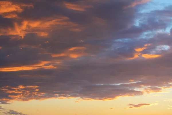 Vista Pitoresca Céu Bonito Com Nuvens Pôr Sol — Fotografia de Stock