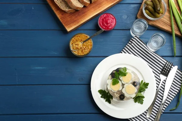 Delicioso Aspic Con Carne Servida Sobre Mesa Madera Azul Tendido — Foto de Stock