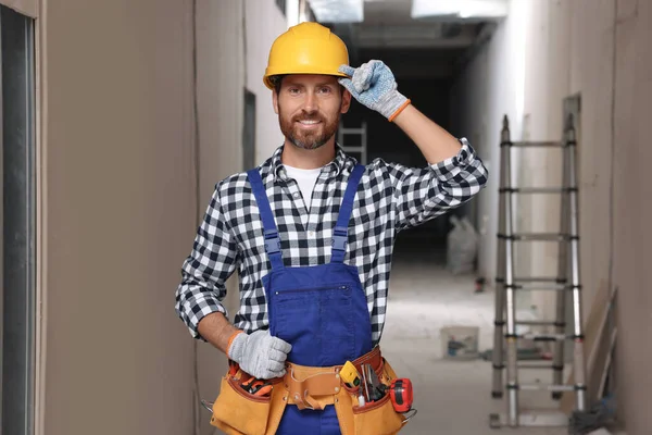 Professional Builder Uniform Tool Belt Indoors — Stockfoto