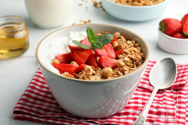 Bowl Tasty Granola Strawberries Served White Table Closeup Healthy Meal — Fotografie, imagine de stoc