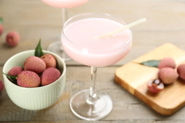 Delicious Lychee Cocktail Fresh Fruits Wooden Table Closeup — 图库照片