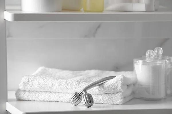 Metal Face Roller Towels Cotton Pads Shelving Unit Bathroom — 스톡 사진