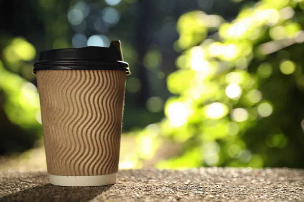 Cardboard Takeaway Coffee Cup Plastic Lid Stone Parapet Outdoors Space — Stock Fotó