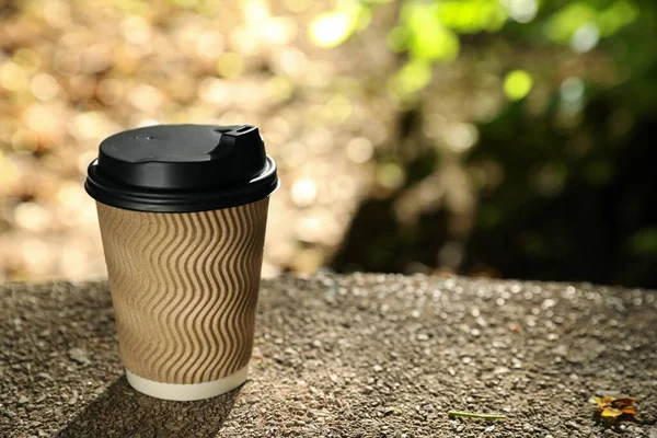 Cardboard Takeaway Coffee Cup Plastic Lid Stone Parapet Outdoors Space — Fotografia de Stock