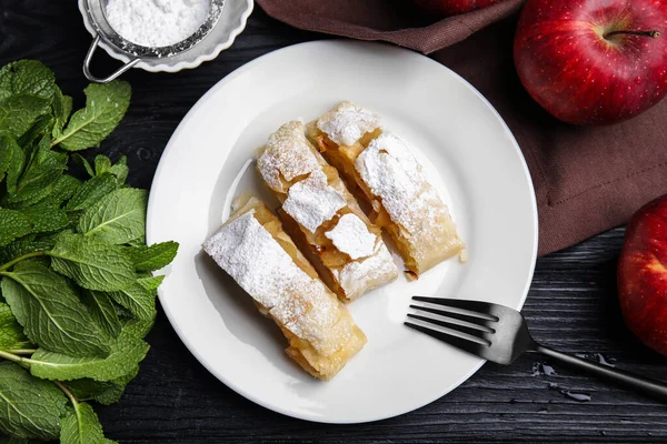 Delicious Strudel Powdered Sugar Mint Fresh Apples Black Wooden Table — Stock Fotó