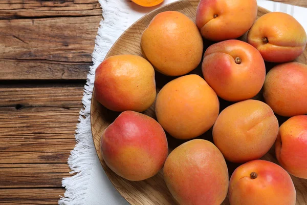 Delicious Fresh Ripe Apricots Wooden Table Top View — Stock Photo, Image