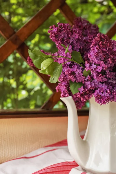 Beautiful Lilac Flowers Teapot Window Indoors — ストック写真
