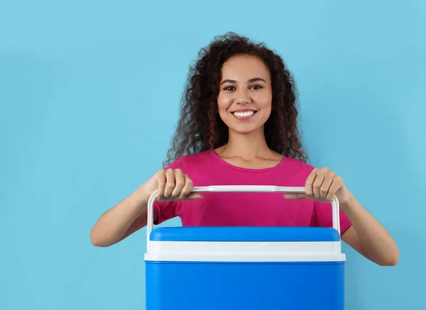 Happy Young African American Woman Cool Box Light Blue Background — Foto Stock