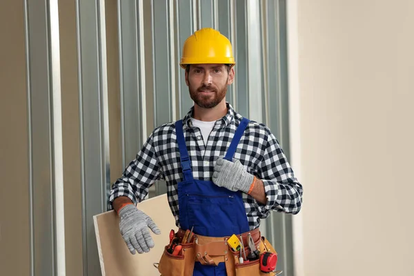 Professional Builder Uniform Tool Belt Indoors — Stockfoto