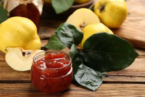 Delicious Quince Jam Fruits Leaves Wooden Table Closeup — Stockfoto