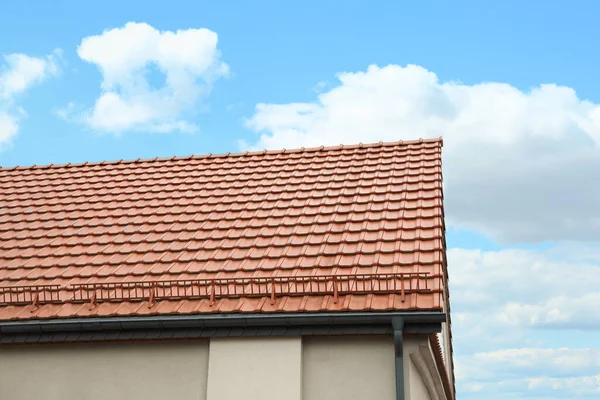 Schönes Haus Mit Rotem Dach Vor Blauem Himmel Blick Den — Stockfoto