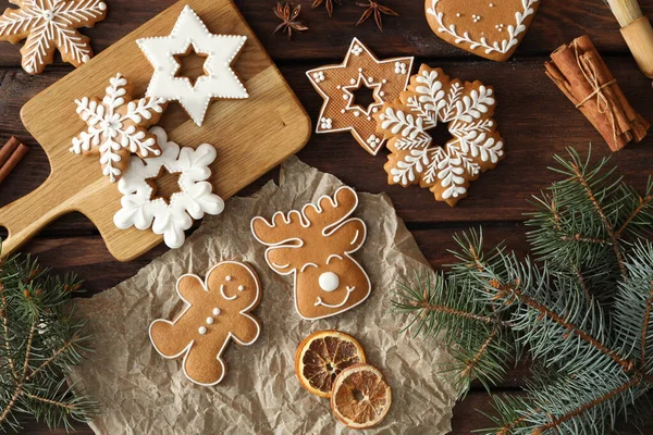 Složení Bytu Lahodnými Domácími Vánočními Sušenkami Dřevěném Stole — Stock fotografie