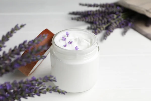 Jar Face Cream Beautiful Lavender White Wooden Table — Stock fotografie