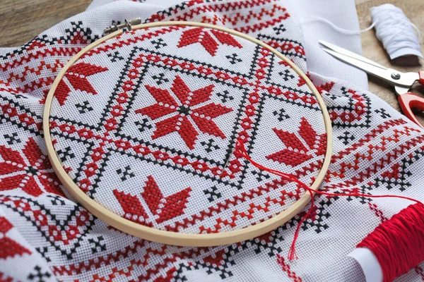 White Fabric Red Ukrainian National Embroidery Hoop Needle Scissors Threads — Fotografia de Stock