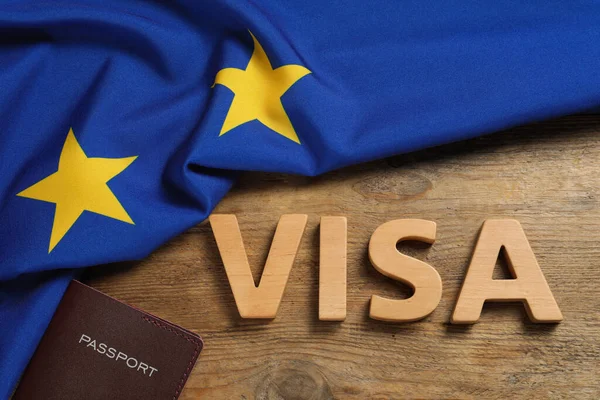 Word Visa Από Ξύλινα Γράμματα Διαβατήριο Και Σημαία Της Ευρωπαϊκής — Φωτογραφία Αρχείου