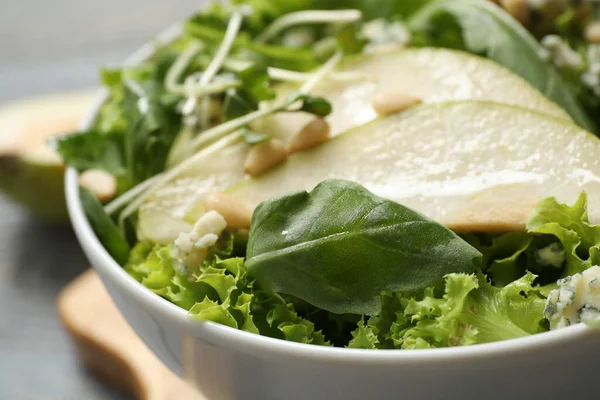 Fresh Salad Pear Bowl Table Closeup — 图库照片