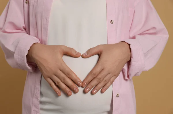 Pregnant Woman Light Brown Background Closeup — Zdjęcie stockowe