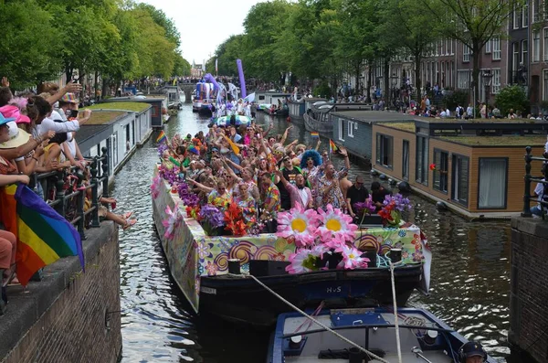 Амстердам Новерланди Серпня 2022 Багато Людей Човнах Лгбт Парад Річці — стокове фото